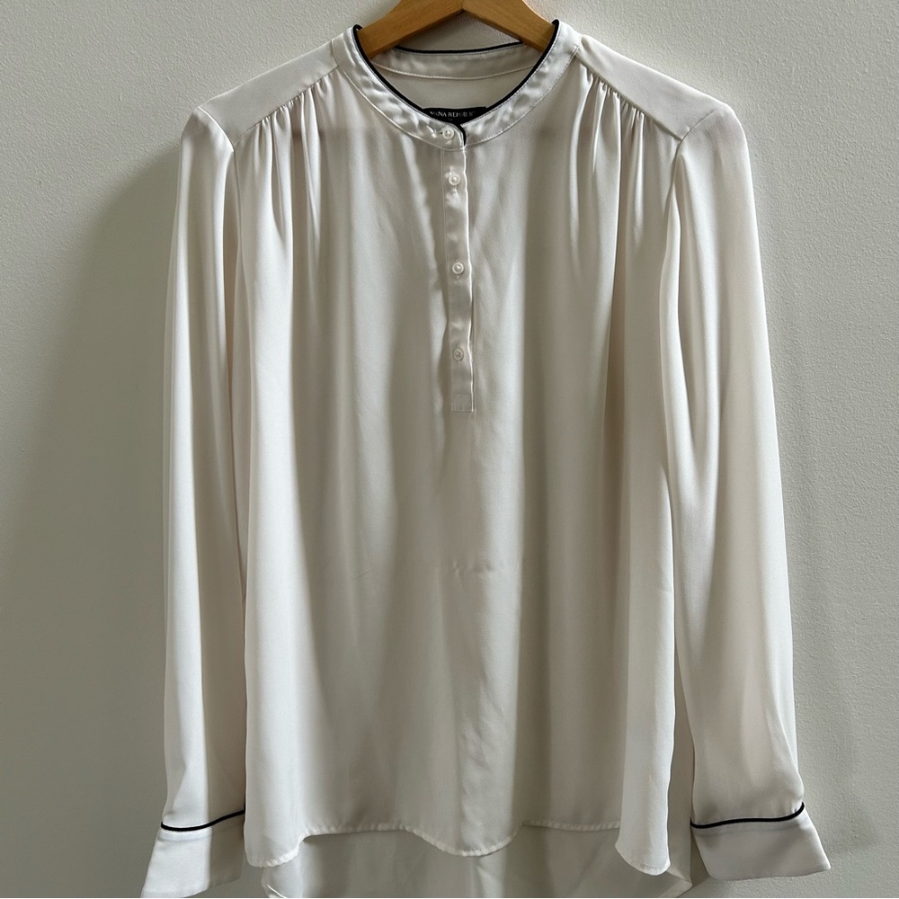 Banana Republic White Lightweight Shirt Size M